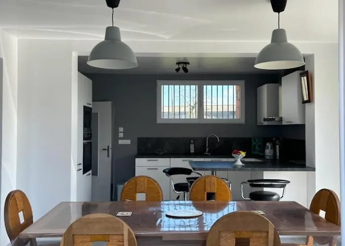 Holiday home Maison Proche Plages Du Debarquement Bernesq